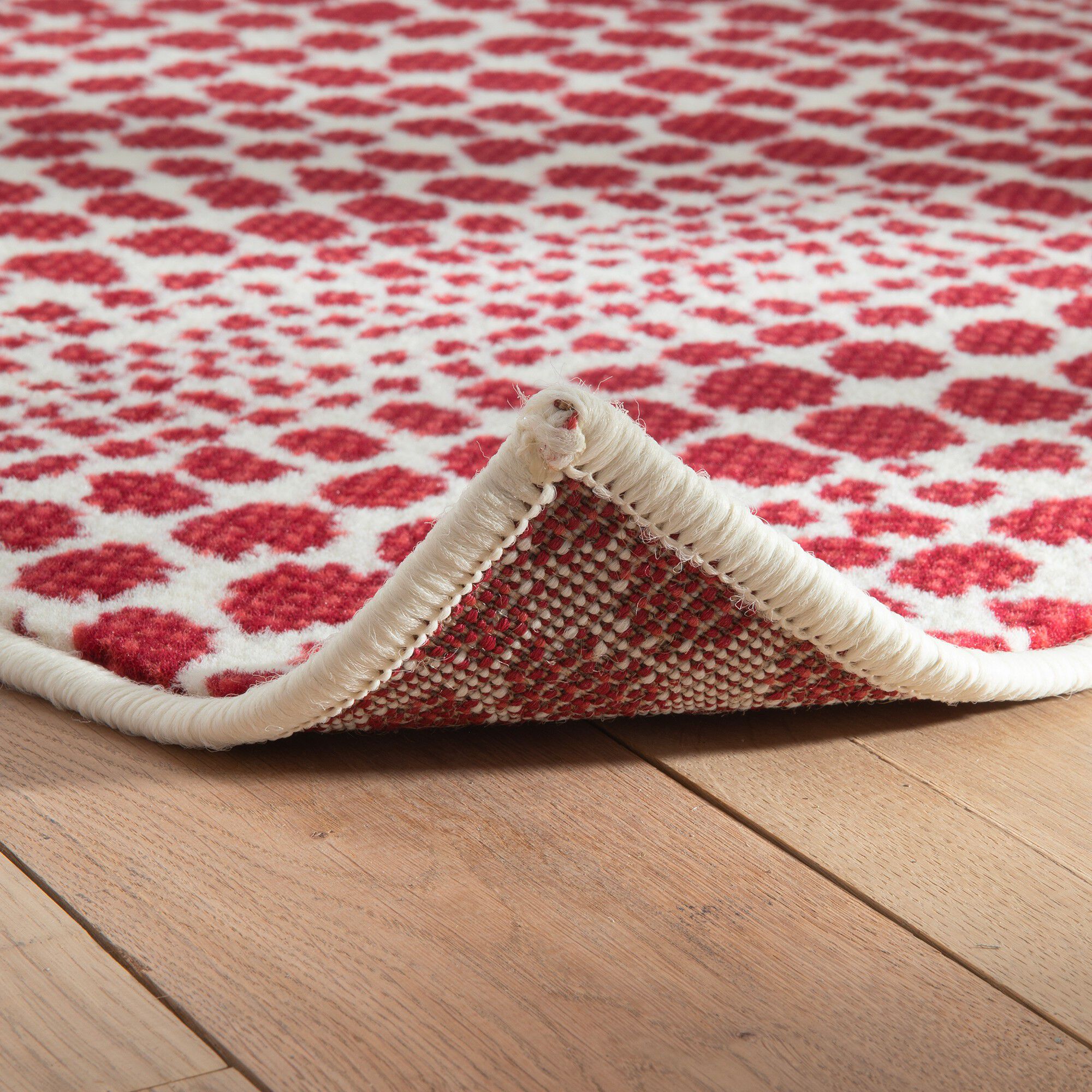 Tapis motifs pointillés