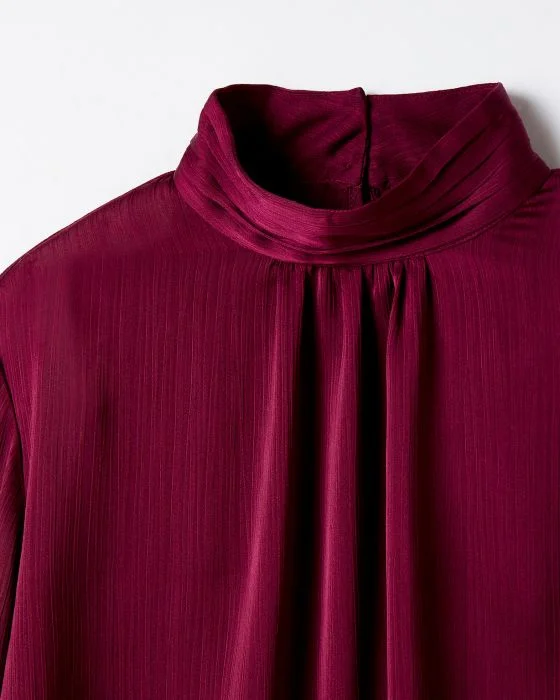 Blouse col montant satinée