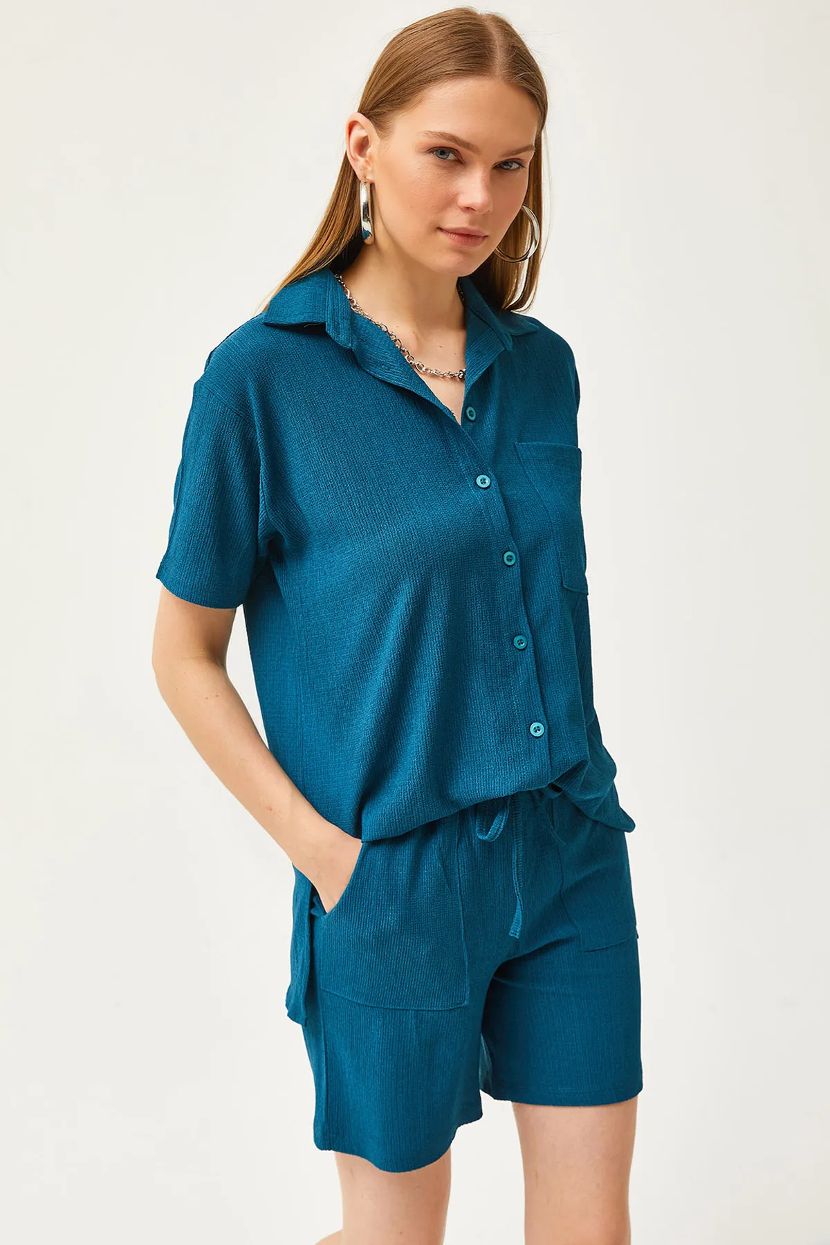 Olalook  Damen Petrolblaues Oberteil, Hemd mit Hosentasche und Shorts-Set TKM-19000284