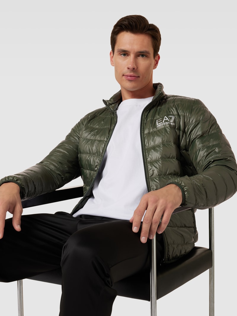 Steppjacke mit Reißverschluss in olivgrün