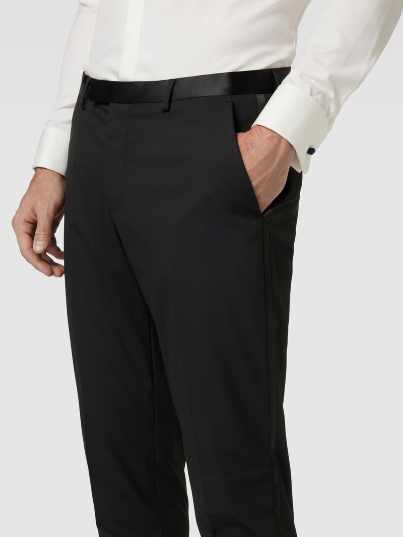 Anzughose mit Gesäßtaschen in schwarz