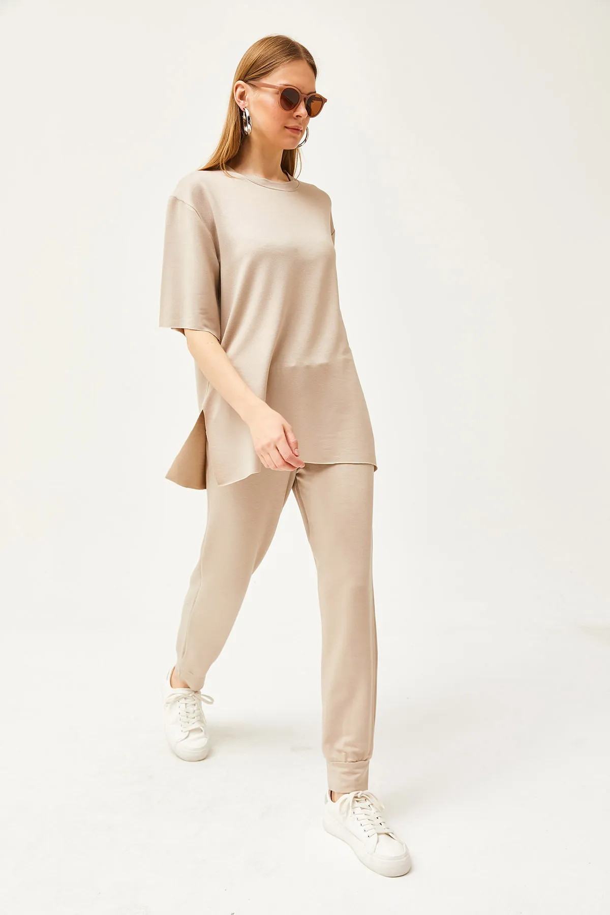 Olalook  Beiges drapiertes Unter- und Oberteil-Set für Damen mit Kristallen TKM-19000264