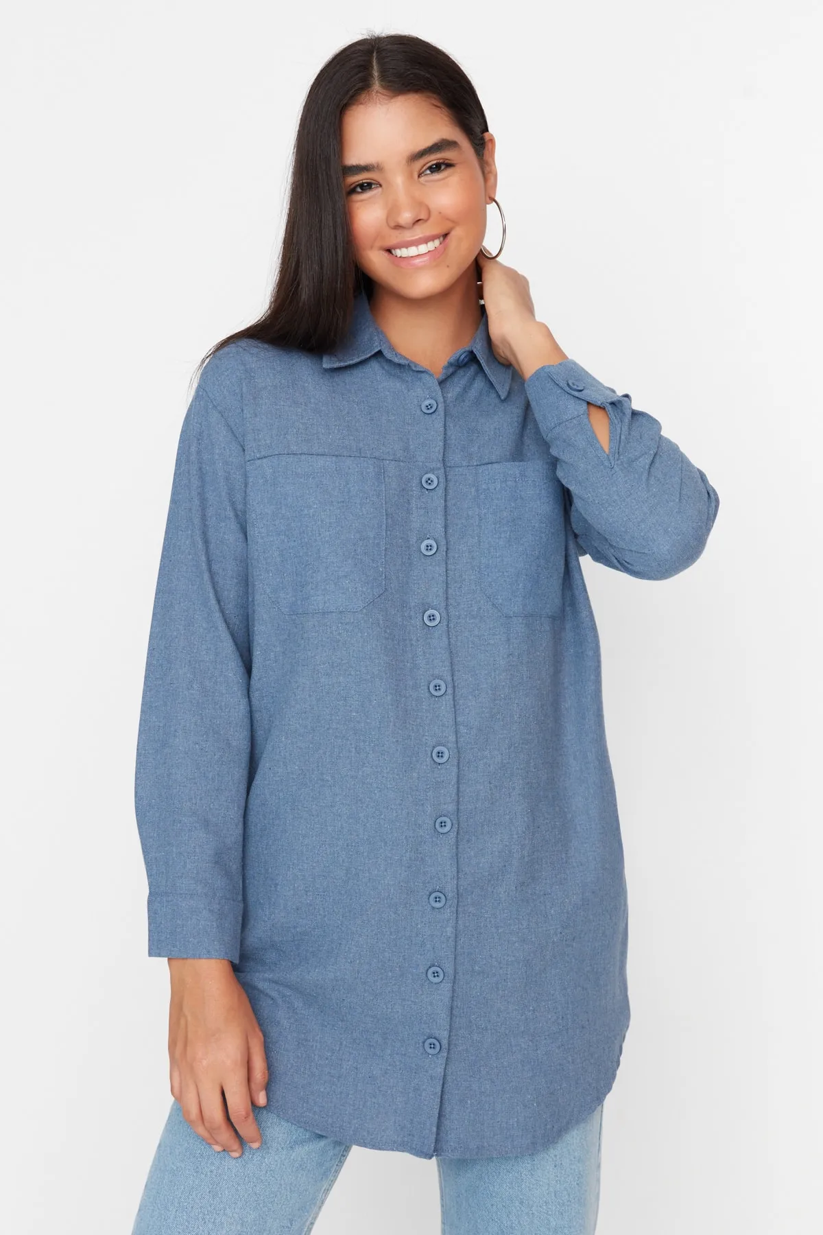 Trendyol Modest  Blaue gewebte Winter-Hemdjacke mit zwei Taschen TCTAW23TG00052