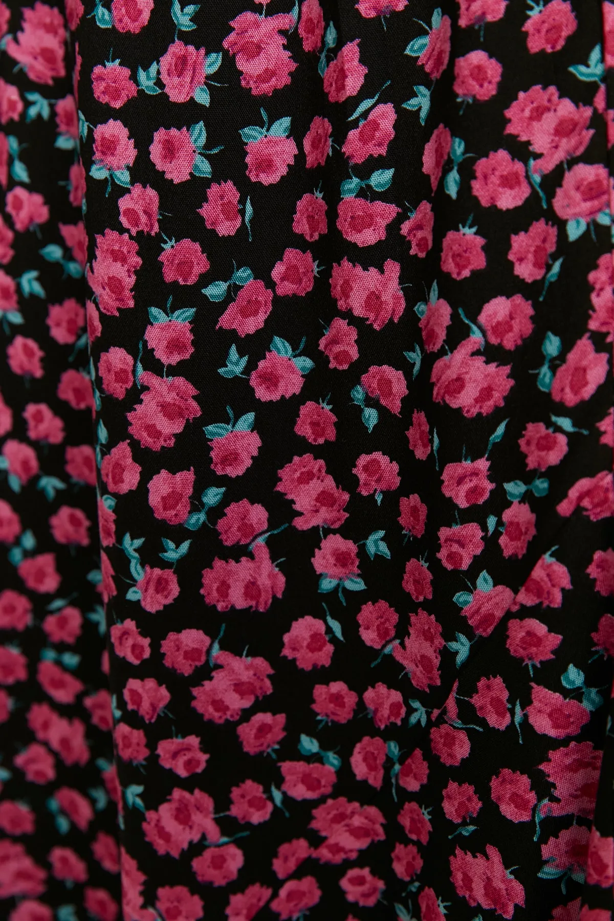 Trendyol Collection  Asymmetrischer, floral gemusterter, gewebter Midi-Rock aus Viskosestoff mit rosa Saum TWOSS20ET0166