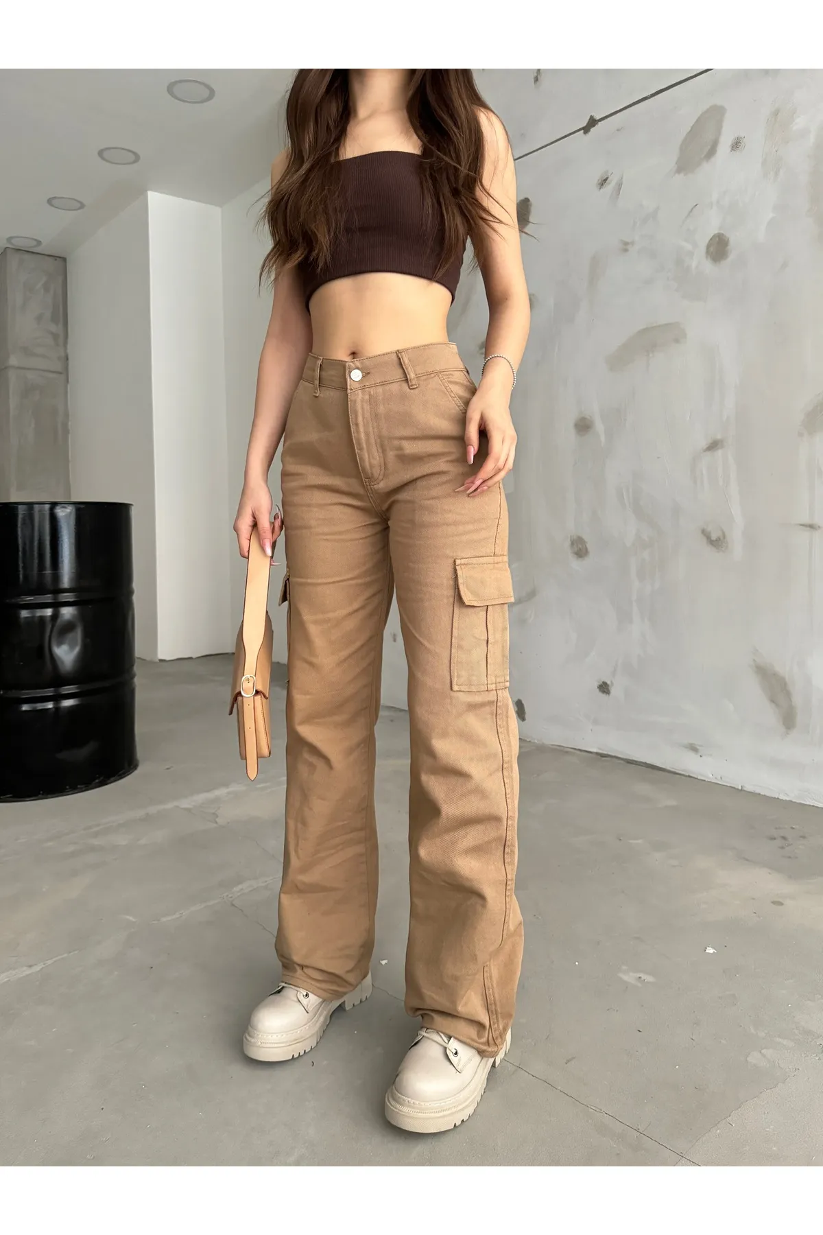 BİKELİFE  Nerzfarbene Cargohose für Damen mit hoher Taille und weitem Bein