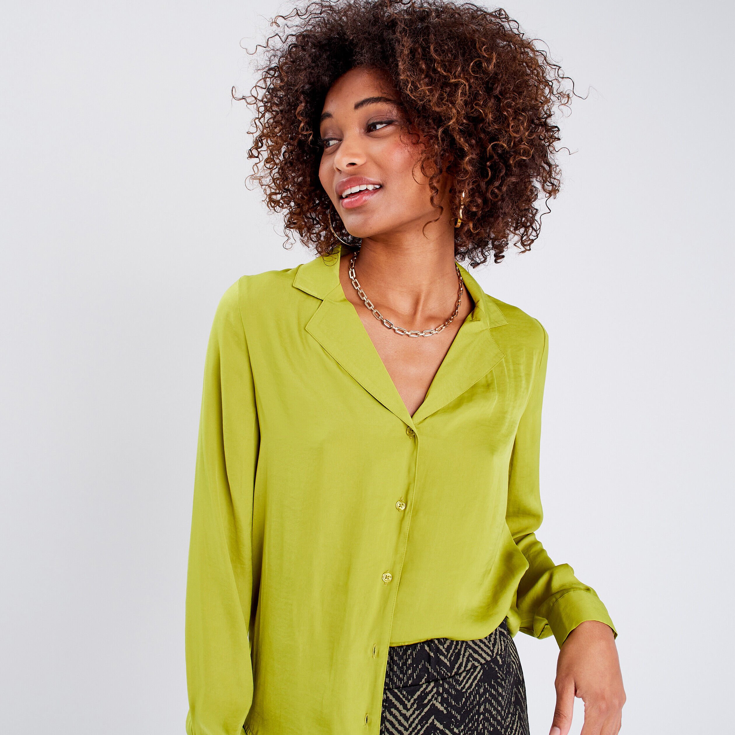 Chemise manches longues satin vert olive femme | Cache Cache