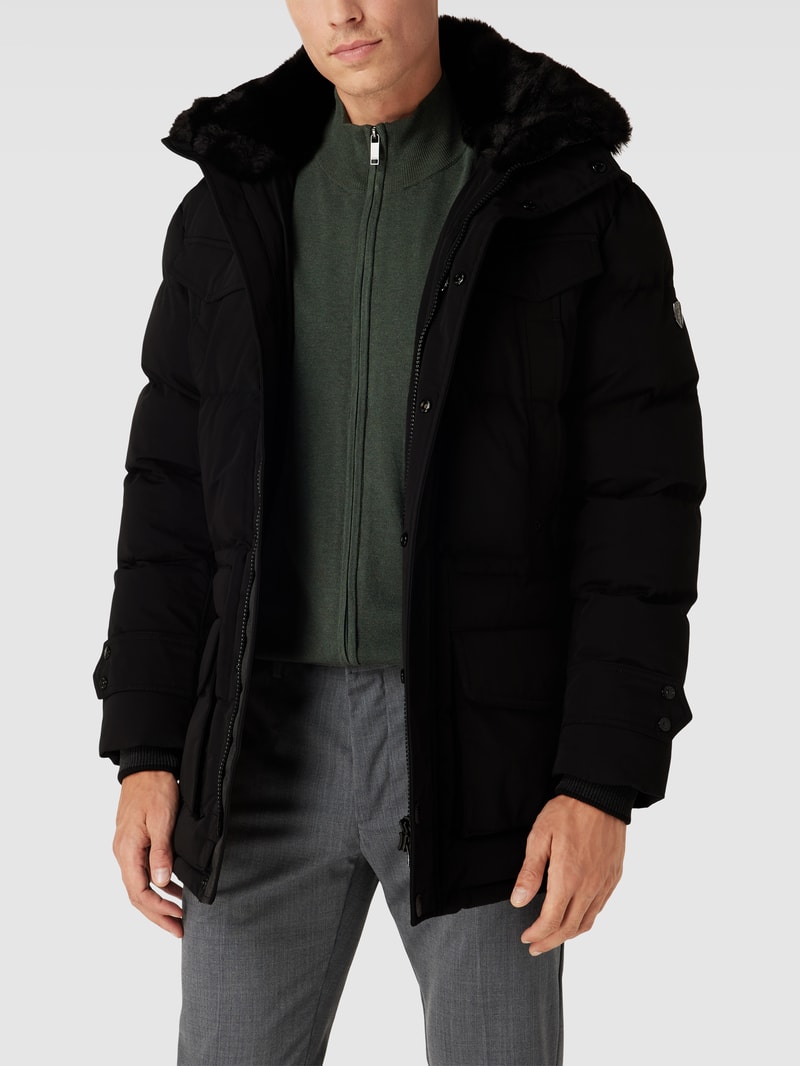 Steppjacke mit Label-Patch in schwarz