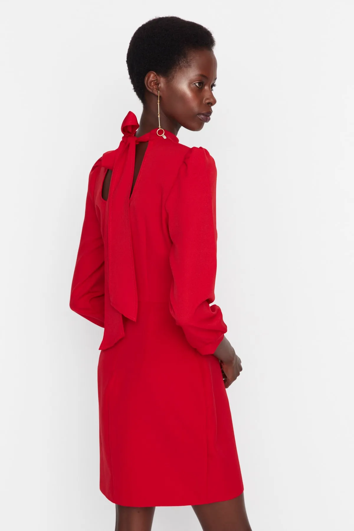 Trendyol Collection  Rotes Mini-Webkleid mit Wickelkragen und Stehkragen TWOAW20EL1691