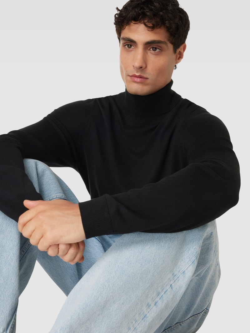 Strickpullover mit Rollkragen in schwarz