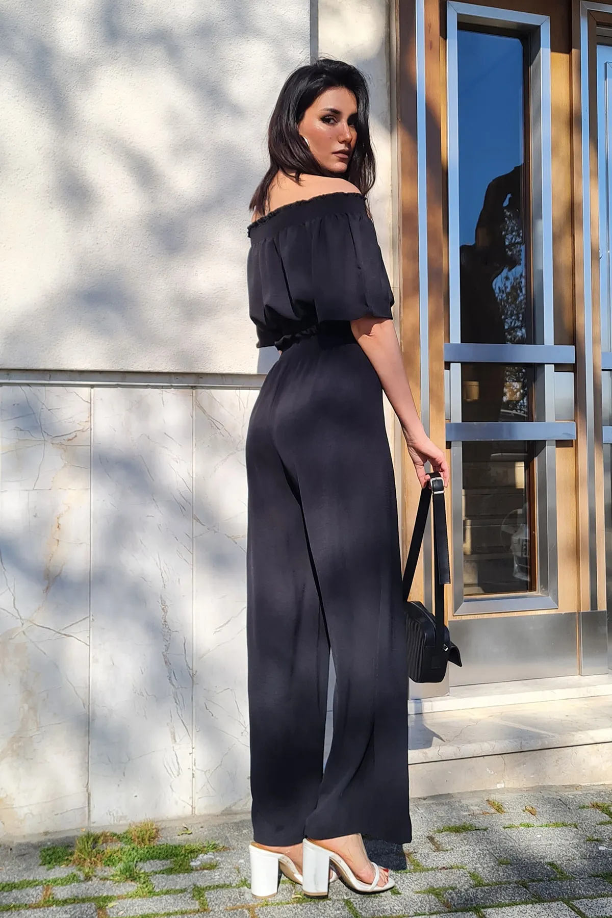 Trend Alaçatı Stili  Schwarze Bluse mit Madonna-Kragen an Schultern und Taille und Aerobin-Hosenanzug für Damen, GD08080