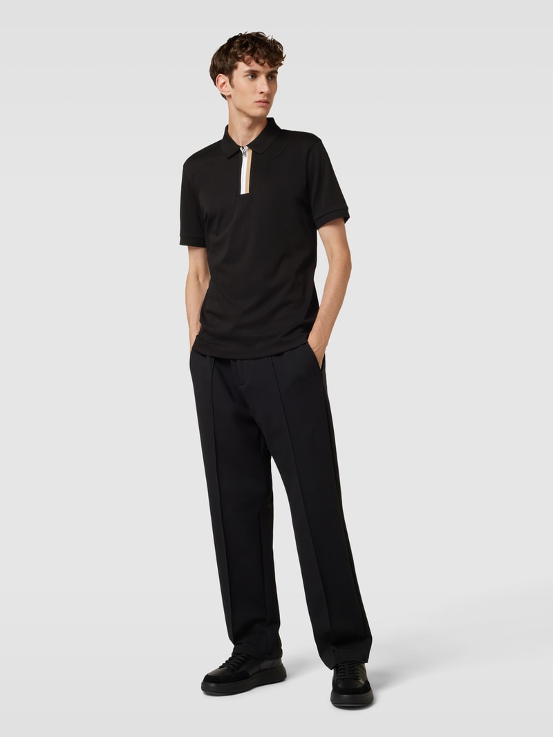 Slim Fit Poloshirt mit Kontrastsreifen in schwarz