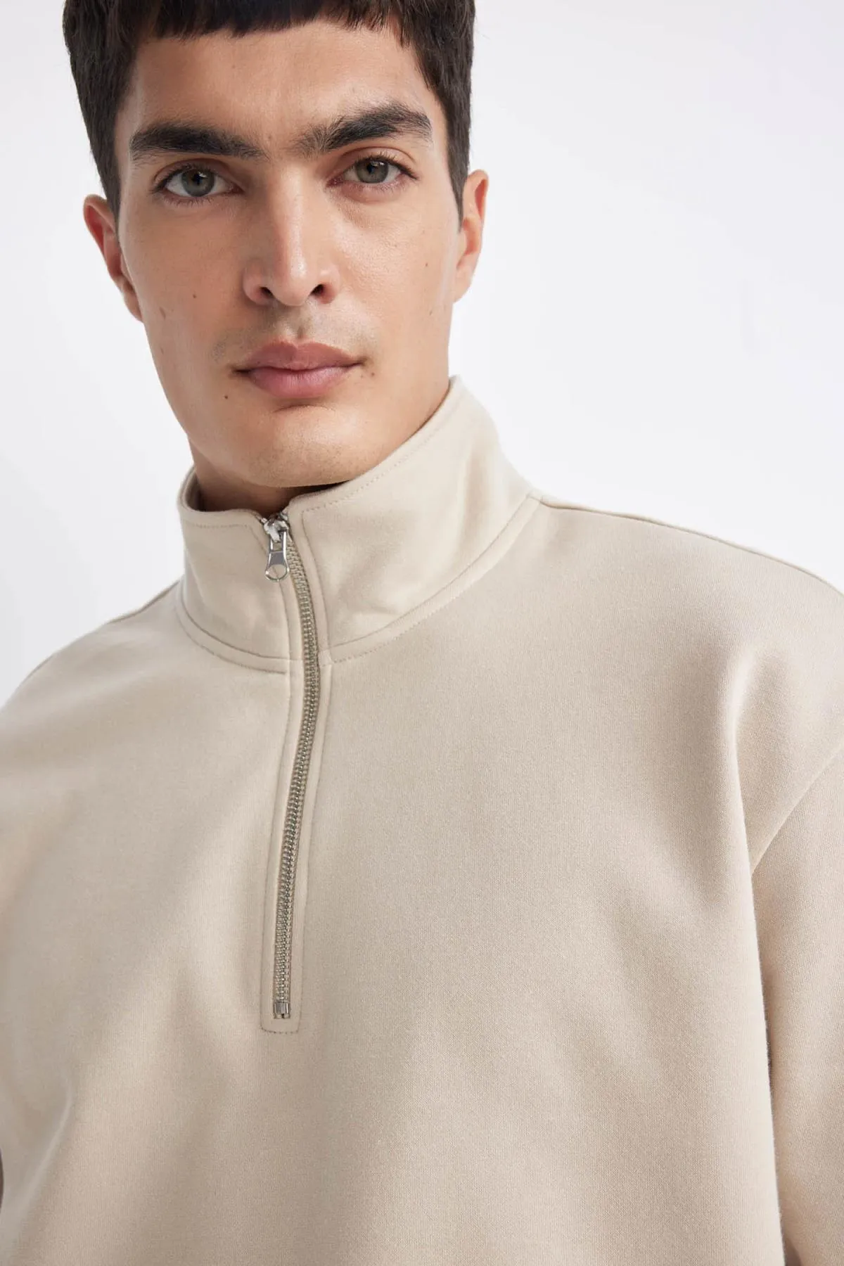 DeFacto  Comfort Fit Stehkragen-Sweatshirt aus dickem Stoff X7405az24sp