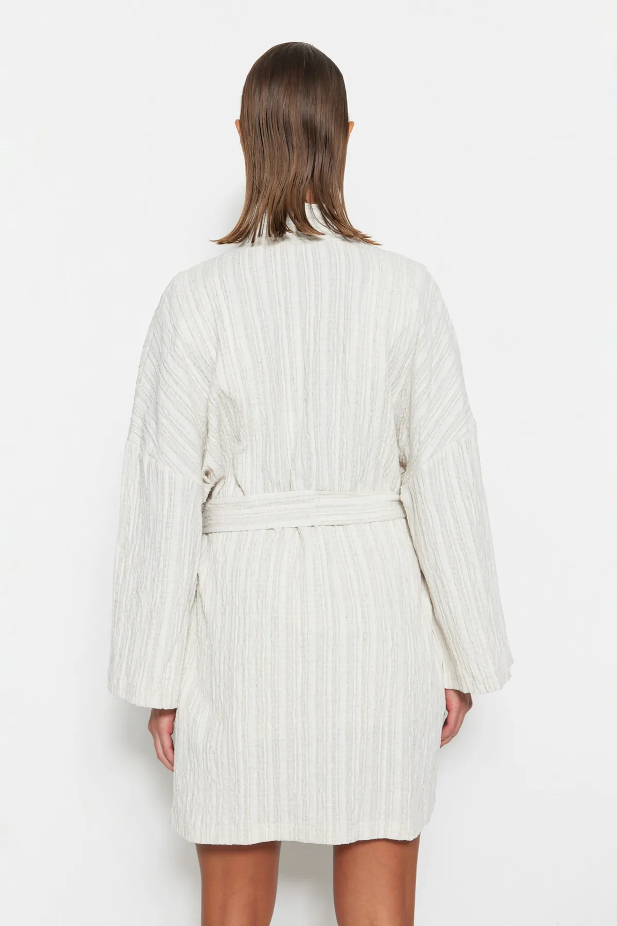 Trendyol Collection  Ecrufarbener, gewebter Mini-Kimono und Kaftan aus Leinenmischung mit Gürtel TBESS23KM00081