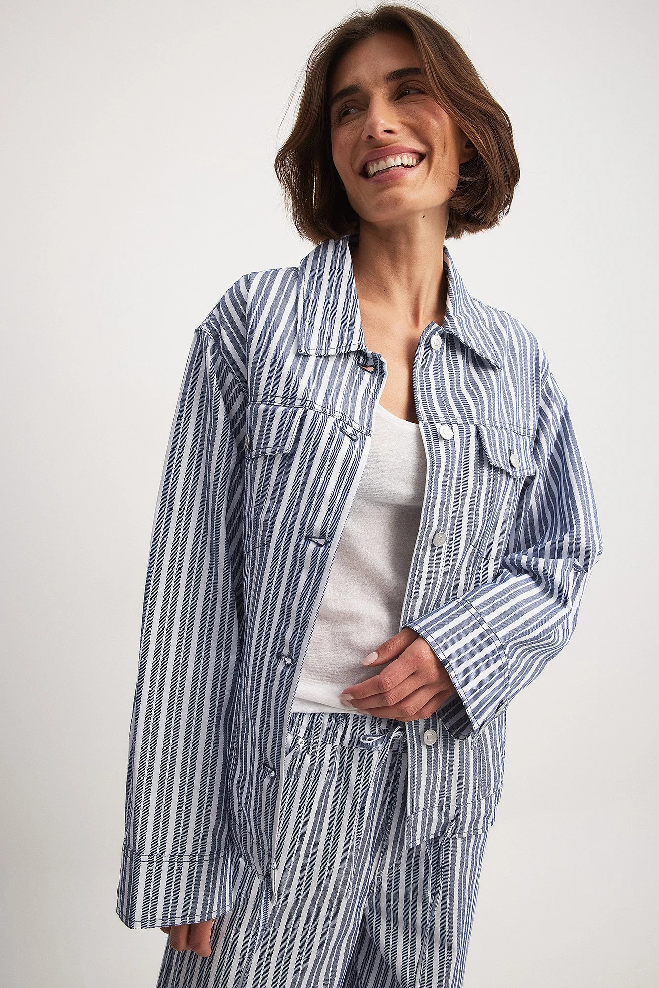 Gestreifte Jacke mit Kordelzugdetail