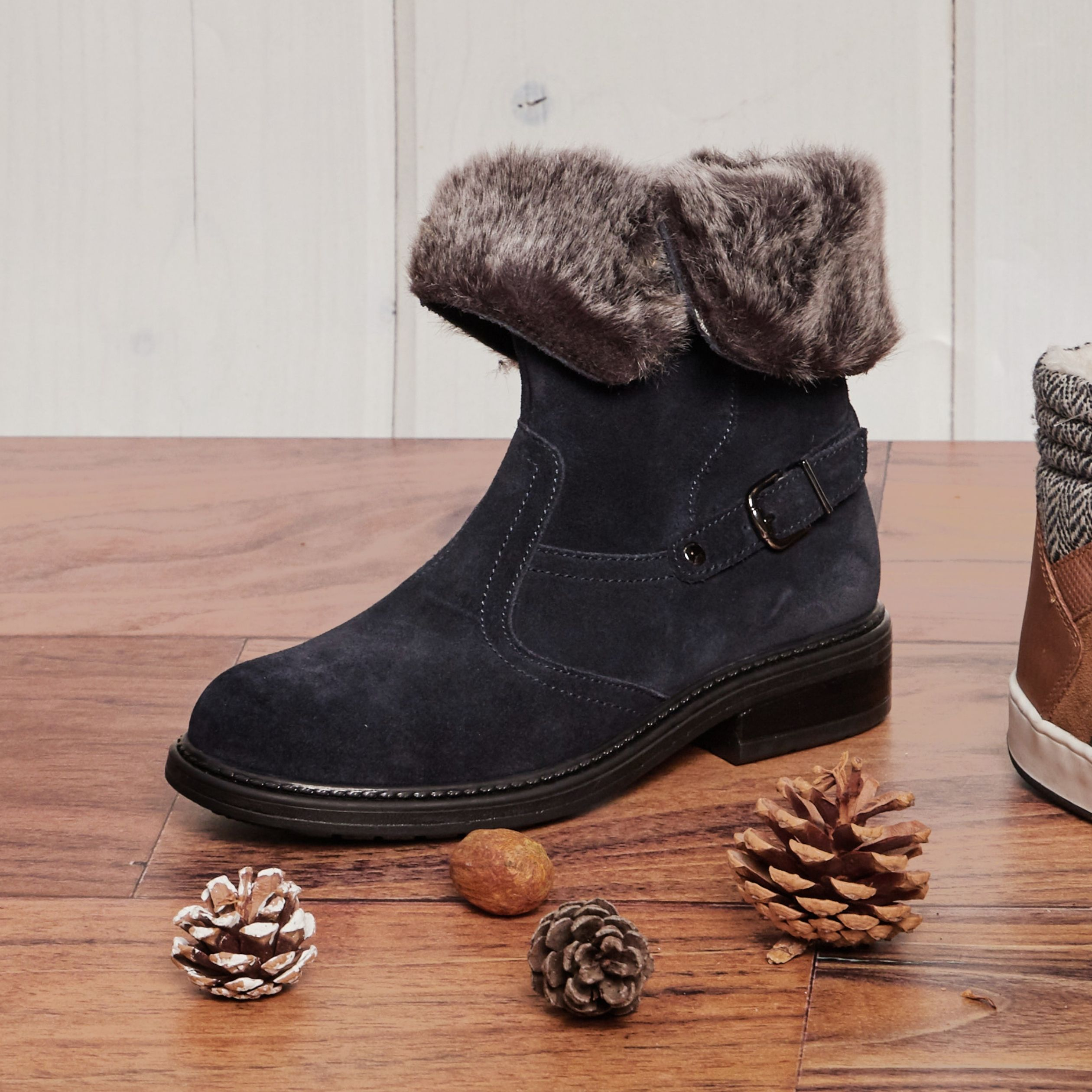 Bottes zippées en cuir fourrées bleu marine fille | La Halle