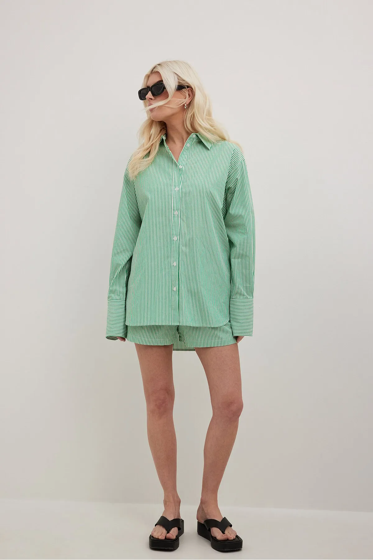 NA-KD  Gestreifte Baumwollshorts mit elastischer Taille
