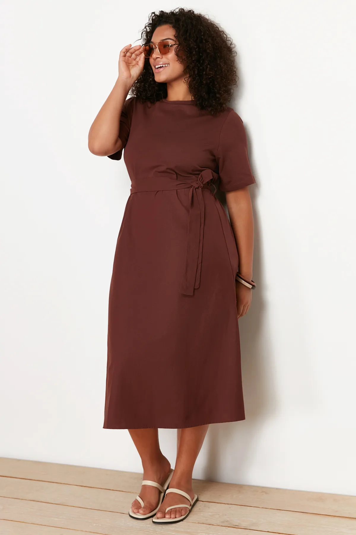 Trendyol Curve  Braunes gewebtes A-Linien-Kleid TBBSS24AH00020