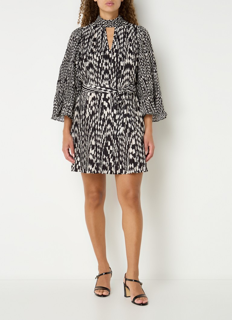 Rochie mini French Connection Fern Airie cu pliuri și curea legată.