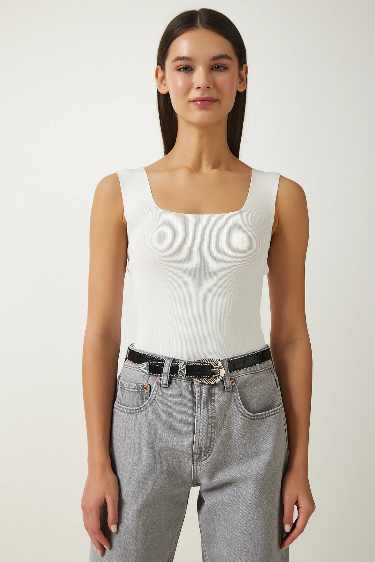 Happiness İstanbul  Weiße Damen-Strickbluse mit quadratischem Kragen, kurz geschnitten, US00358