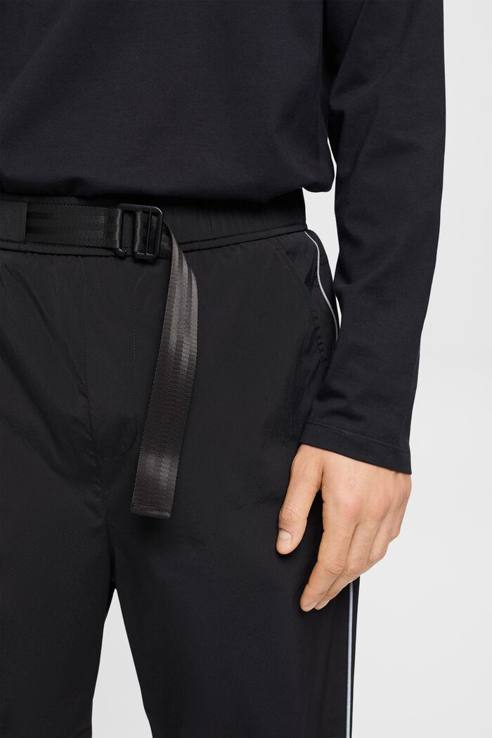 Track Pants mit hohem Bund und schmal zulaufendem Bein