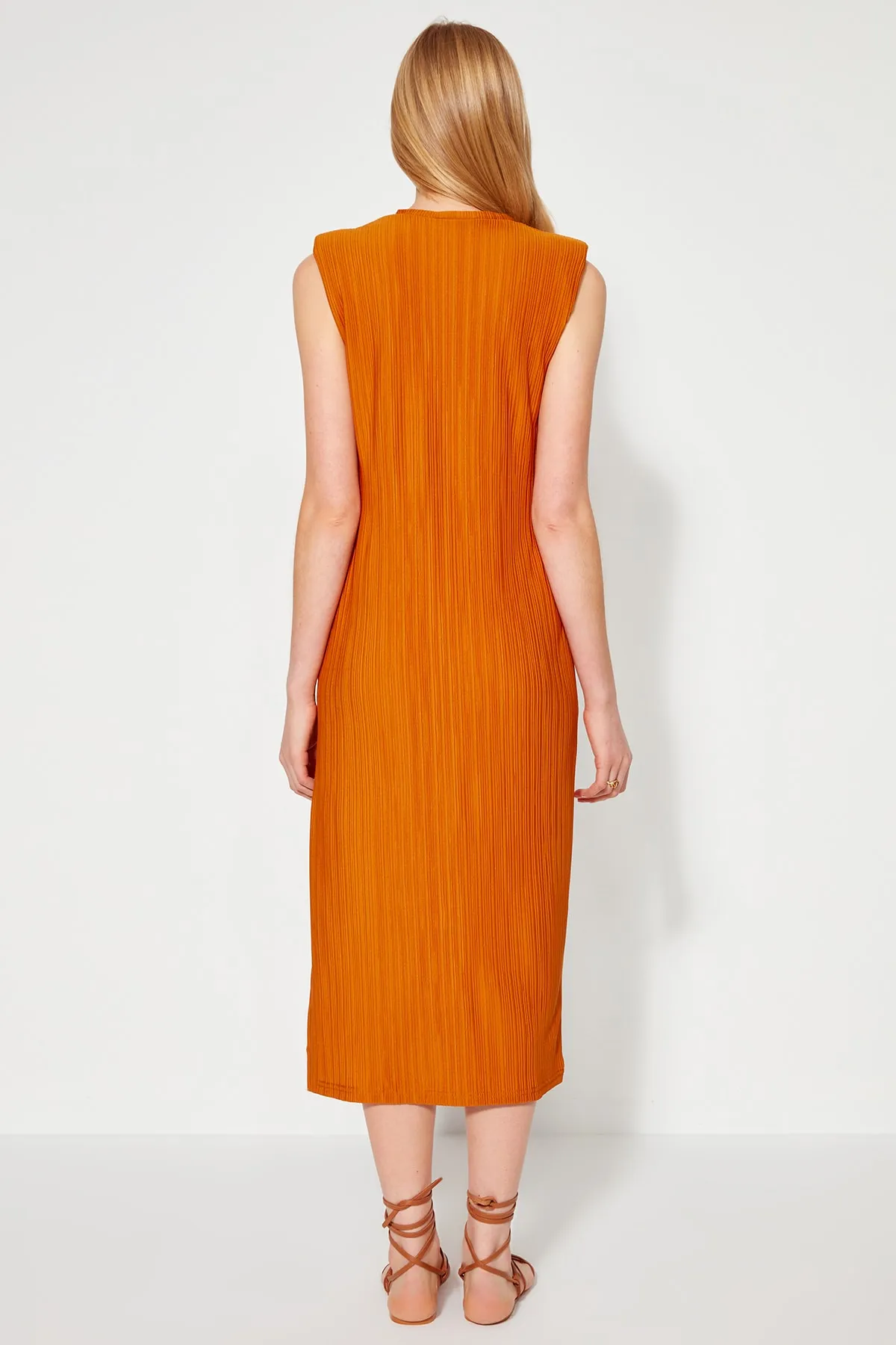 Trendyol Collection  Orange gepolstertes Etuikleid/einfaches Midi-Strickkleid mit Falten TWOSS23EL00358