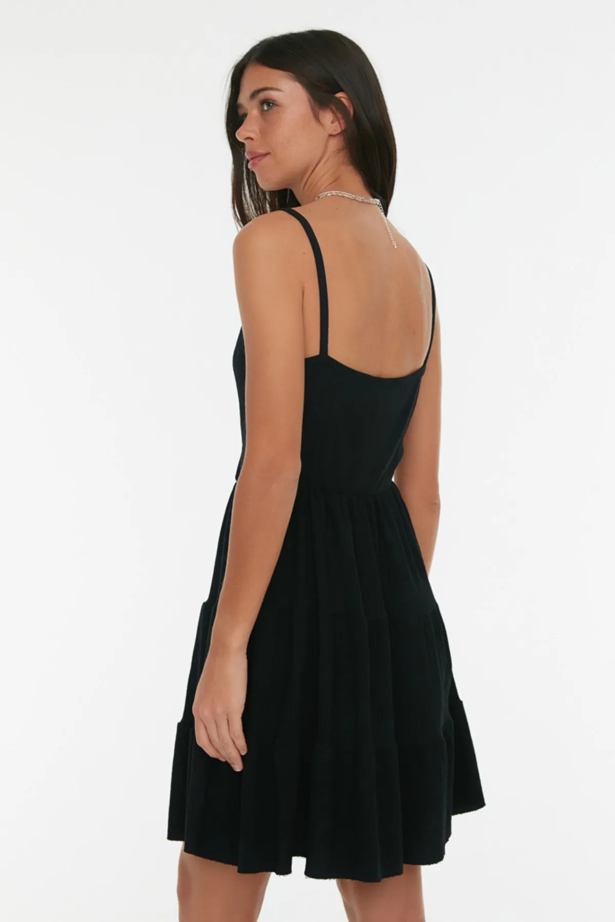 Trendyol Collection  Schwarzes, zweireihiges, gewickeltes Mini-Strickkleid mit Trägern TWOSS22EL2766