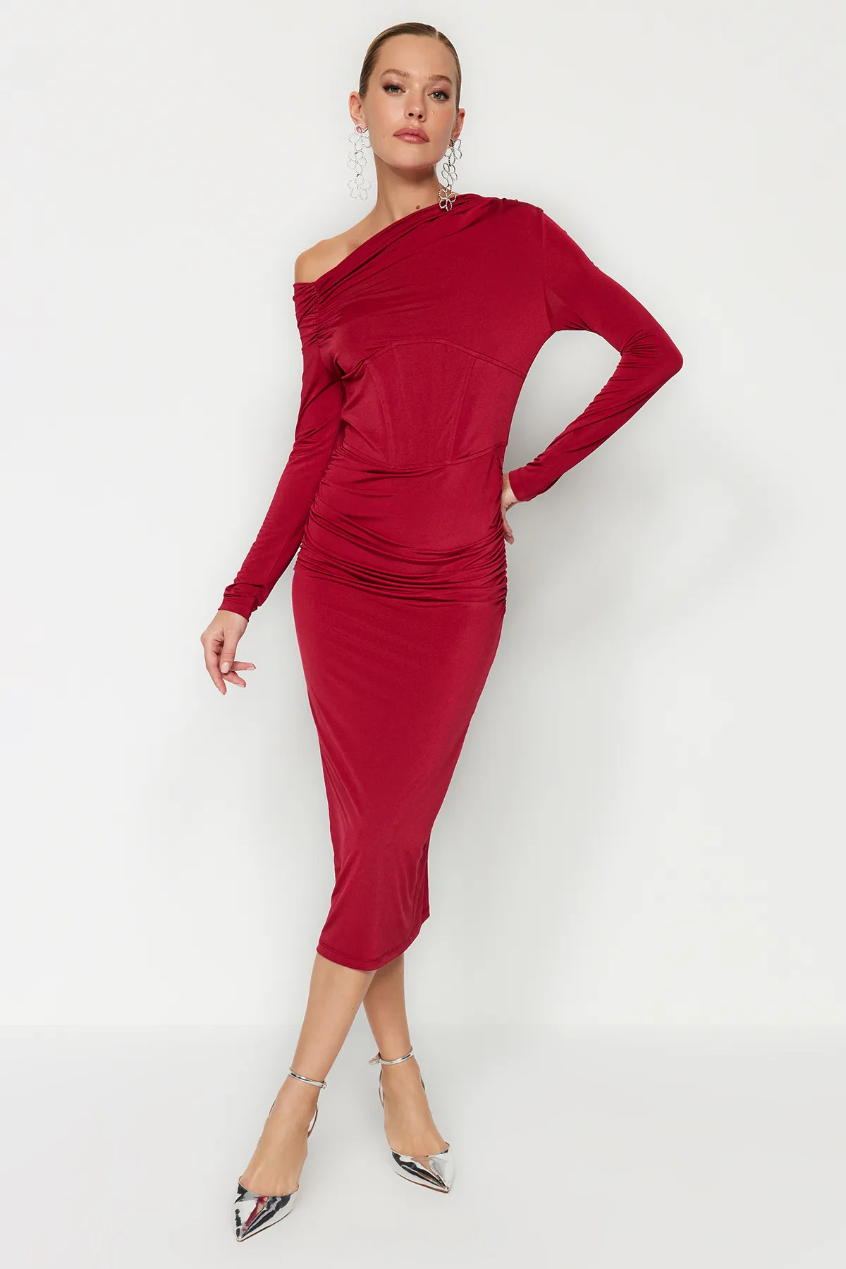 Trendyol Collection  Burgunderfarbenes, tailliertes, gestricktes Korsett mit detailliertem, elegantem Abendkleid TPRAW24EL00053
