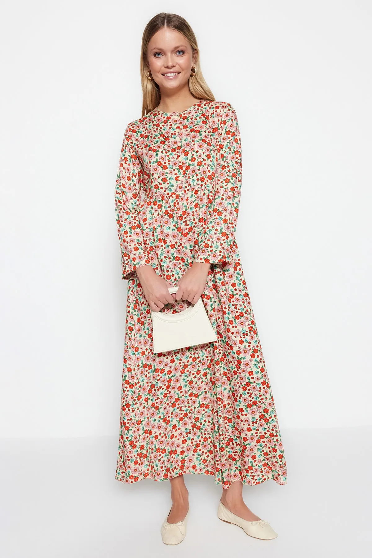 Trendyol Modest  Mehrfarbiges Kleid aus 100 % Viskosegewebe mit halber Knopfleiste und Blumendruck TCTSS23EB00298