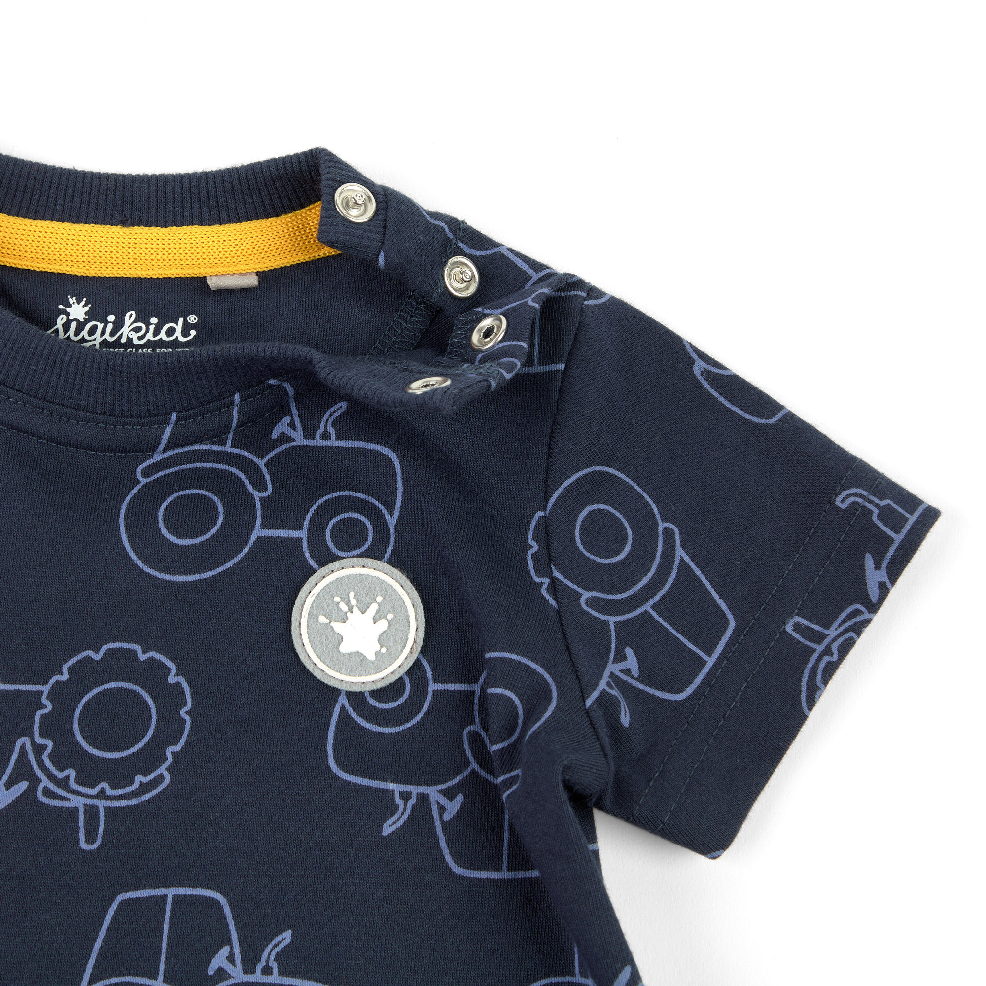 Blaues Baby T-Shirt mit Traktoren bedruckt