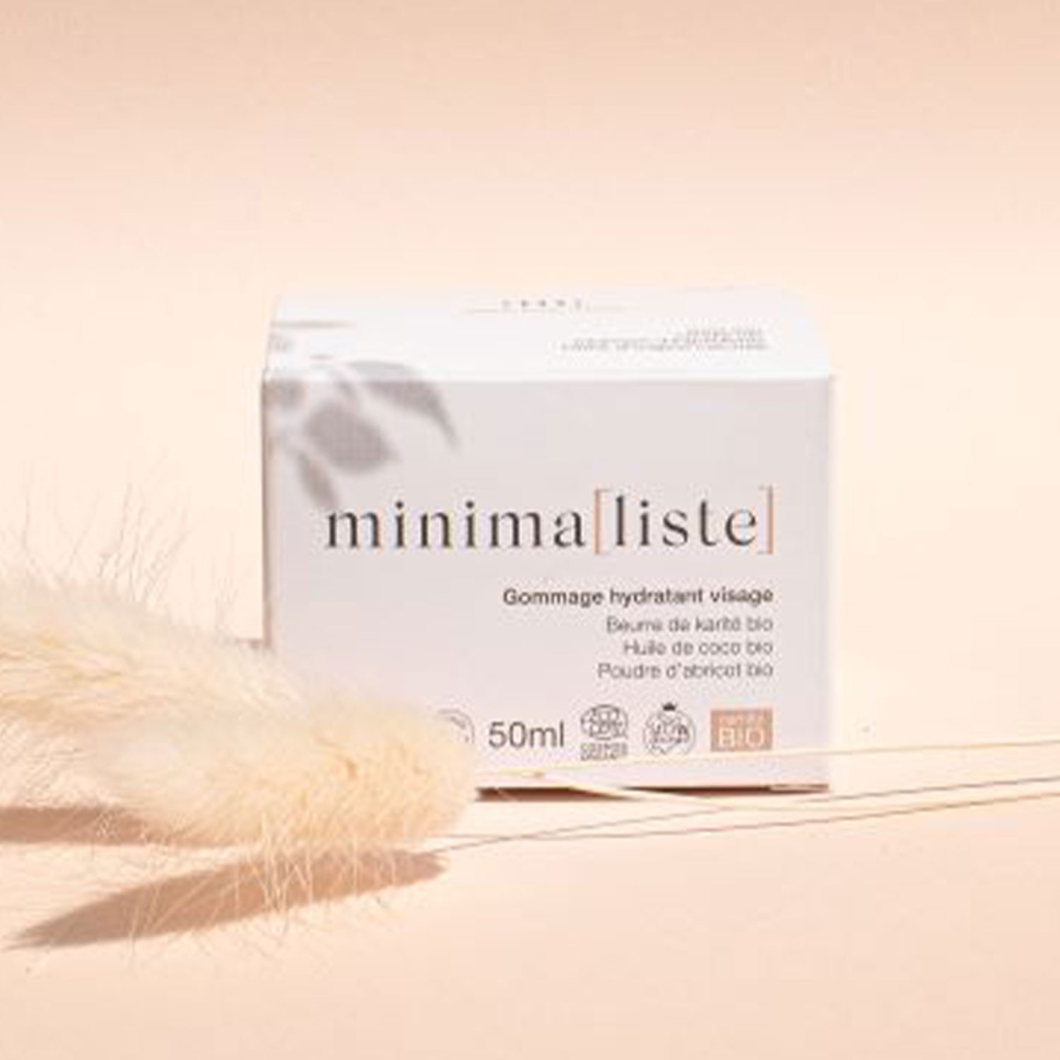 Minimalistyczny peeling nawilżający