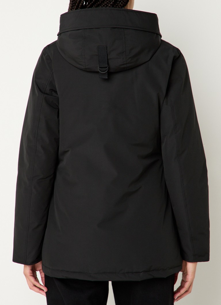 Parka acolchoada da Força Aérea com capuz e bolsos com aba.