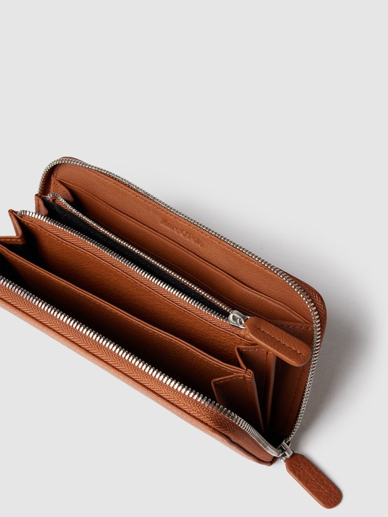 Portemonnaie mit Label-Detail Modell 'Emilie' in cognac