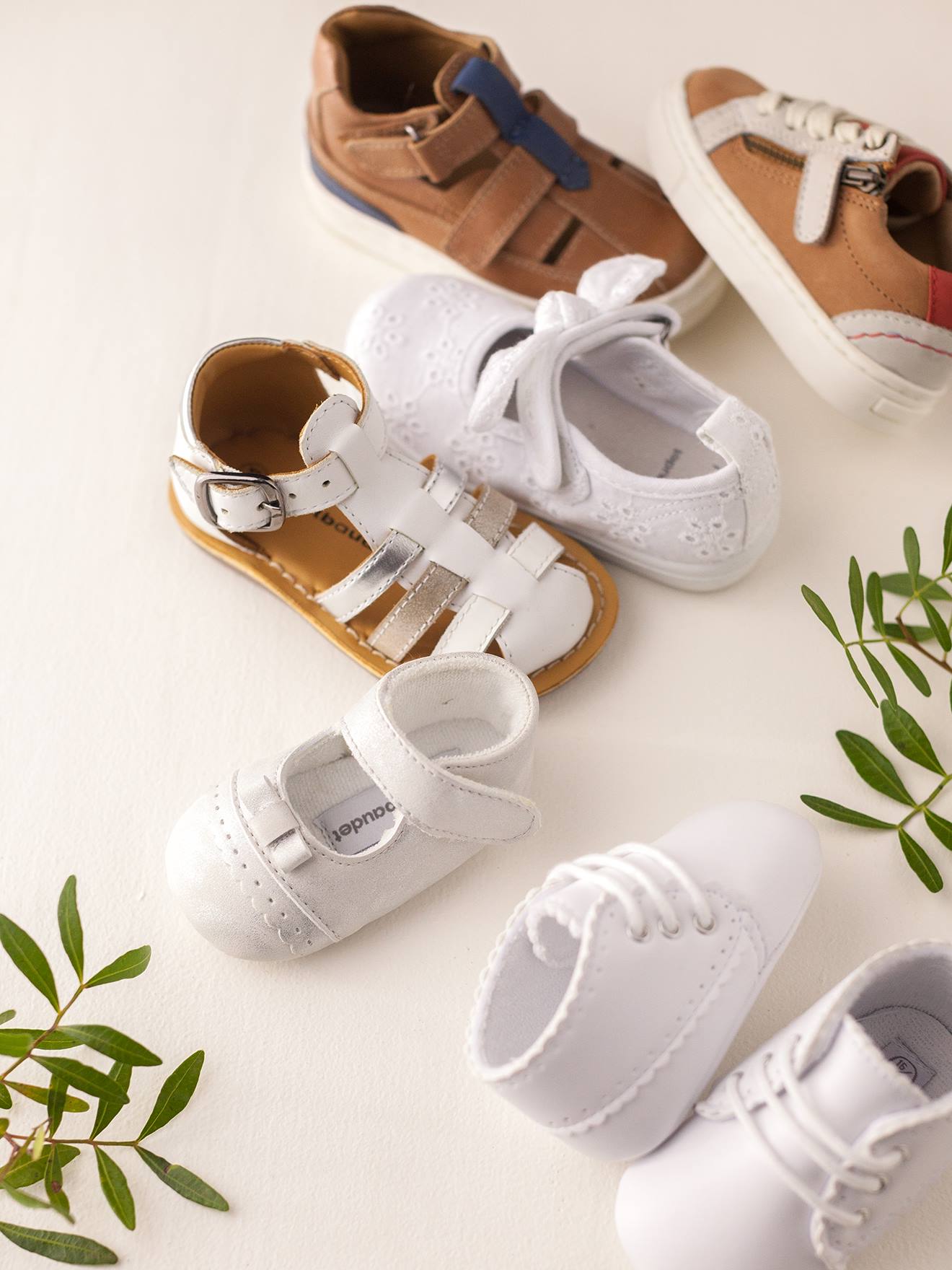 Bottillons souples bébé à lacets nouveau né blanc