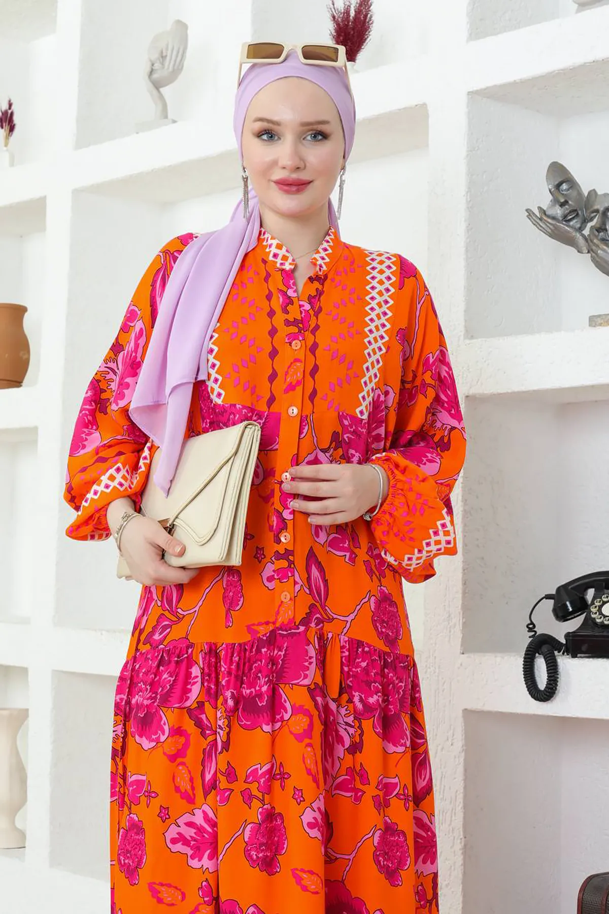 MODAQU  Kleid aus Viskose mit Blumenmuster und Knopfleiste - Schwarz
