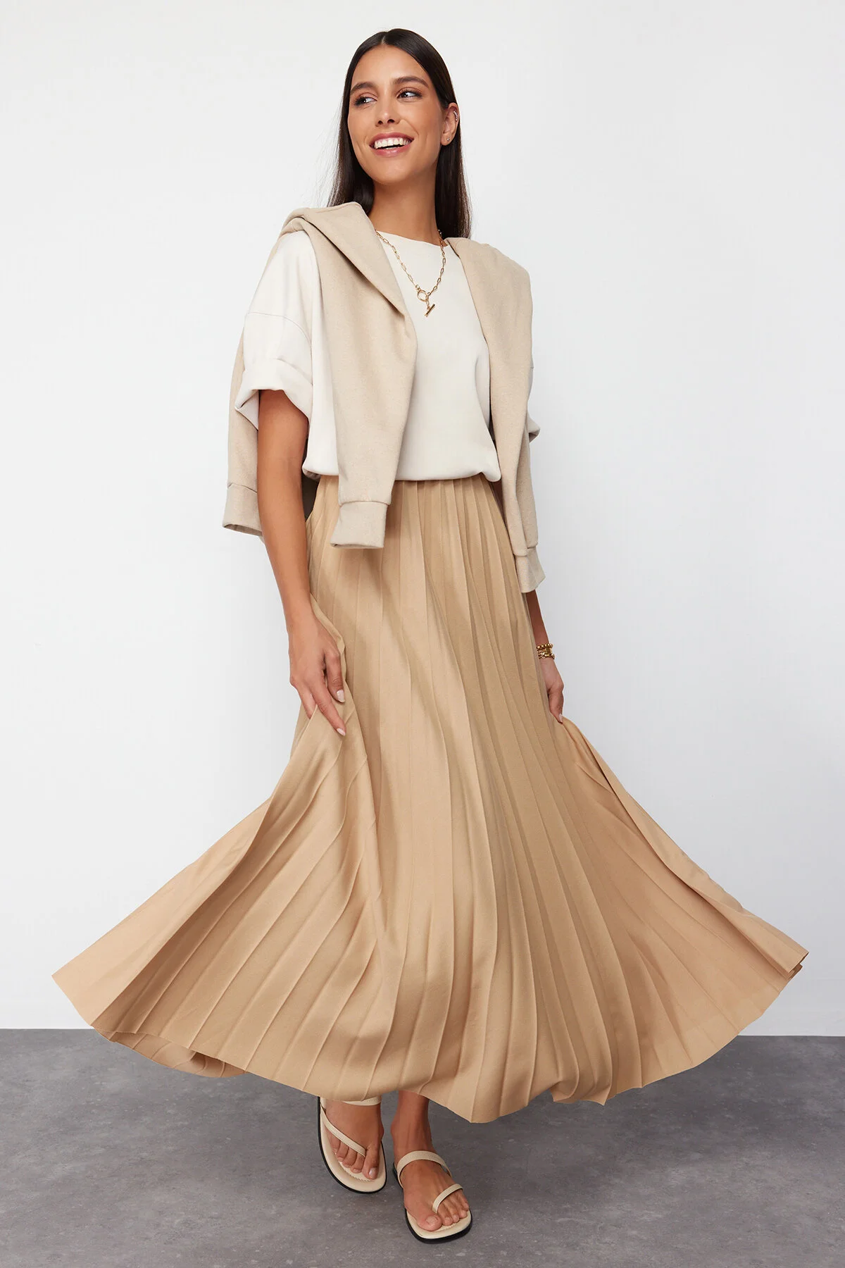 Trendyol Modest  Dunkelbeiger, plissierter Strickrock TCTSS24EE00005