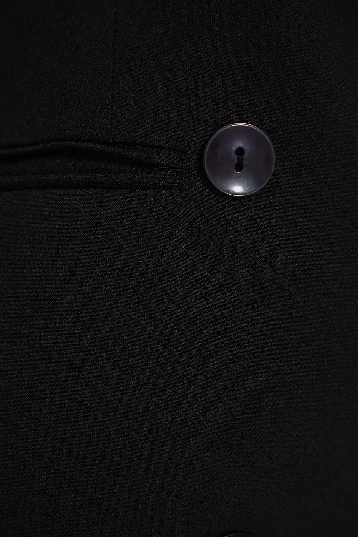 Trendyol Collection  Schwarzes, gewebtes Mini-Jackenkleid mit Knopfdetail und Details TWOAW23EL00291
