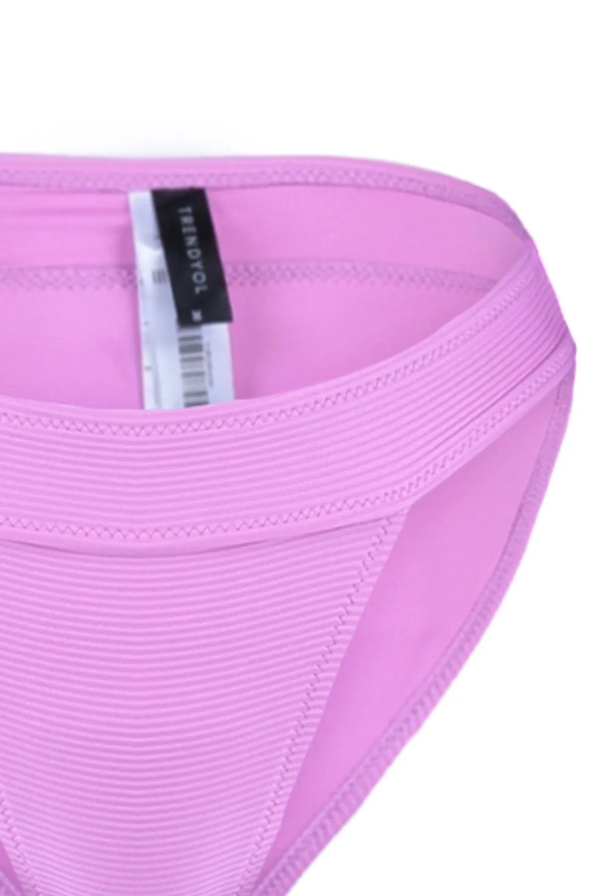 Trendyol Collection  Strukturierte Cyclamen-Bikinihose mit hohem Beinausschnitt TBESS21BA0016