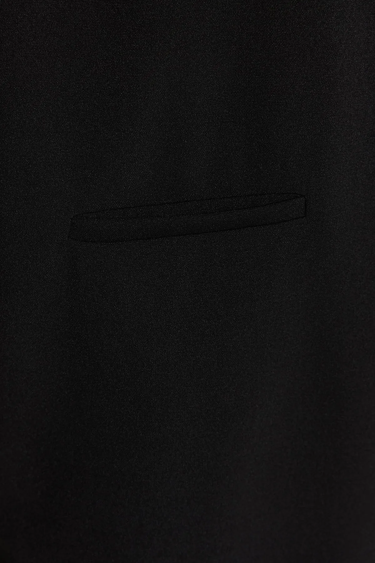 Trendyol Collection  Schwarzes Mini-Strickkleid aus Crêpe mit offener Taille und Skater-Stil im Taschen-Look TWOSS23EL01802