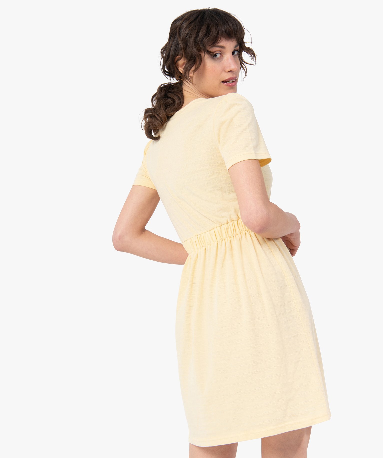 Robe femme à manches courtes en maille fluide jaune | GEMO
