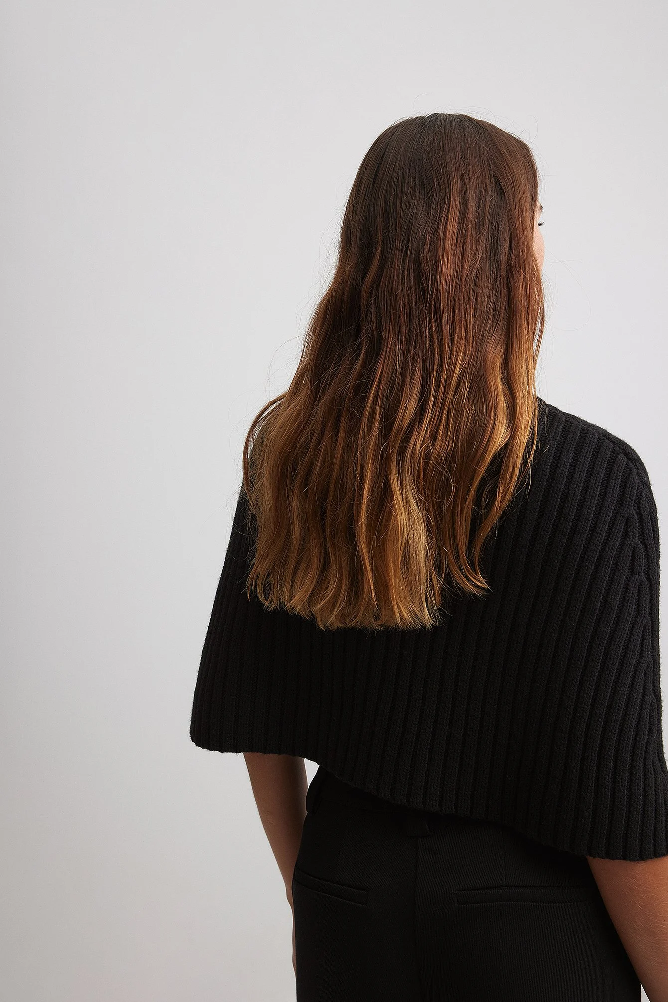 Poncho mit Rollkragen aus Rippstrick