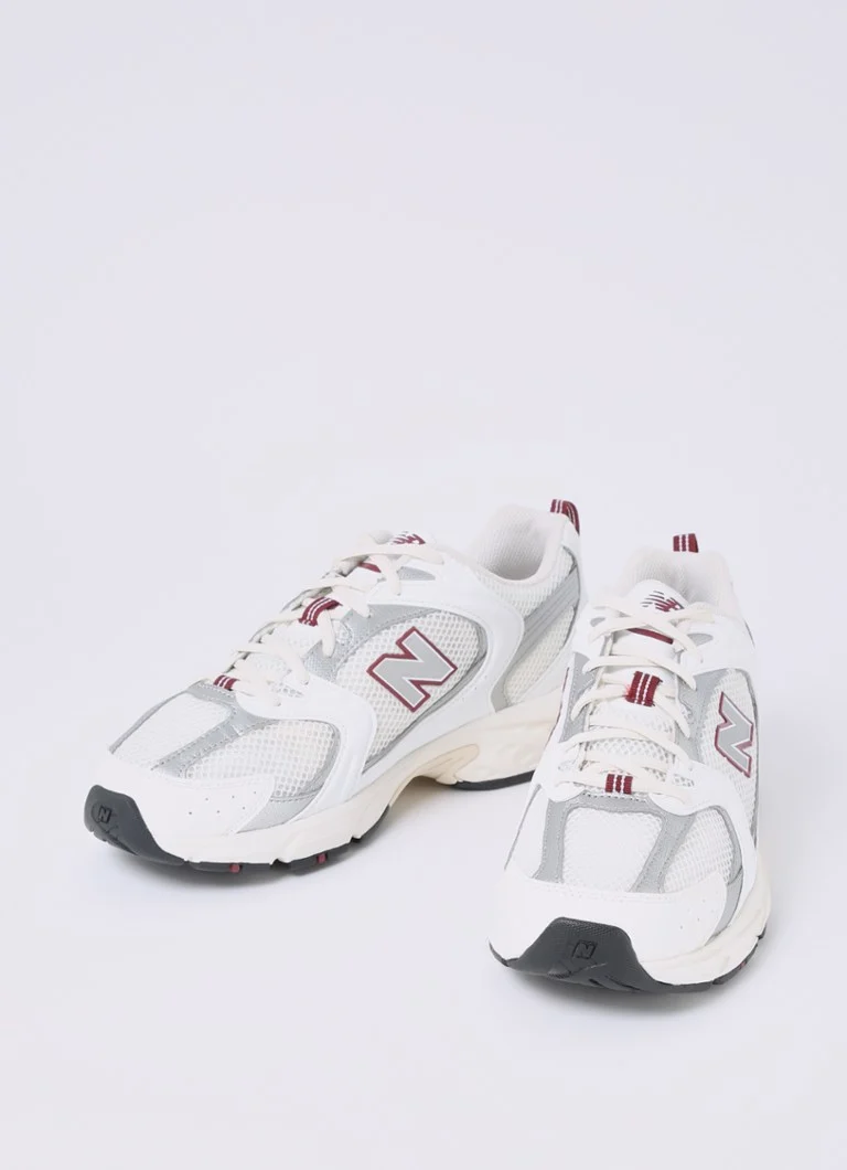 Buty sportowe New Balance 530 z siateczki ze skórzanymi detalami.
