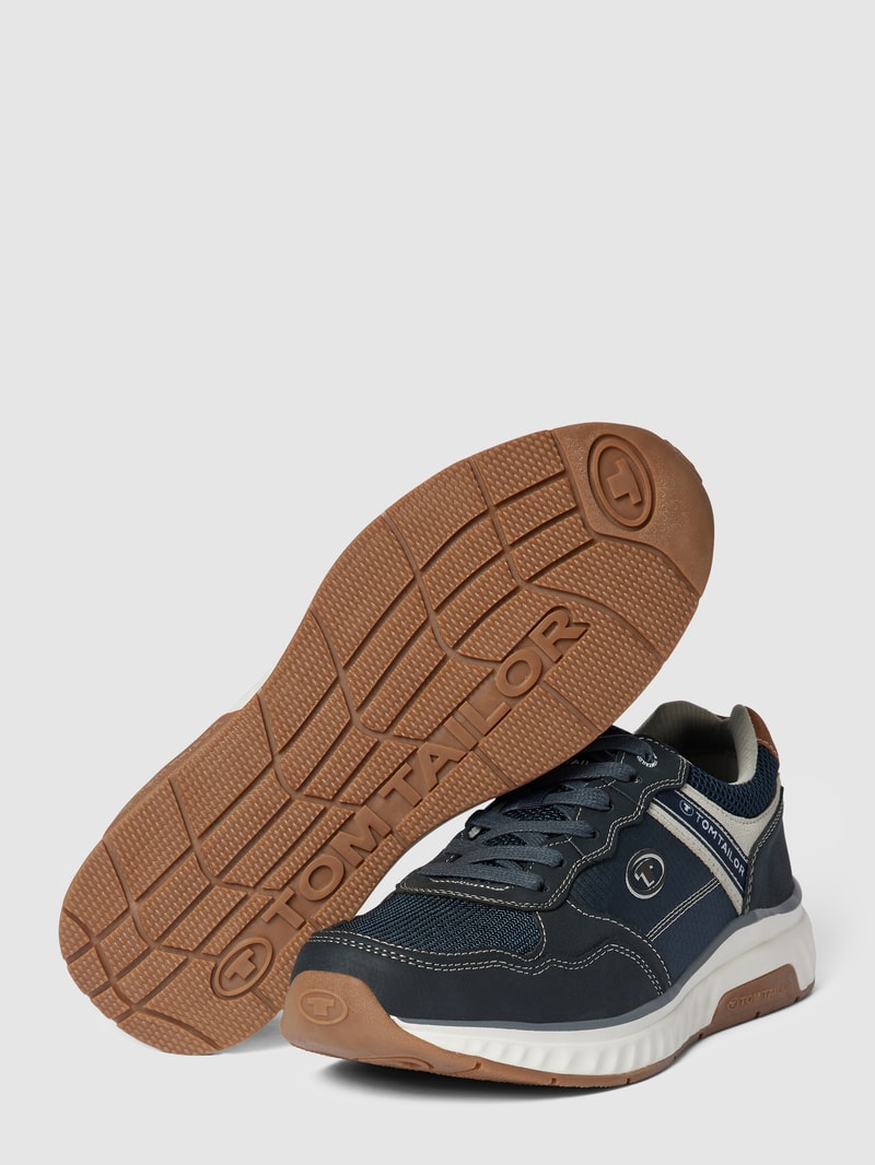 Sneaker mit Label-Details in marineblau