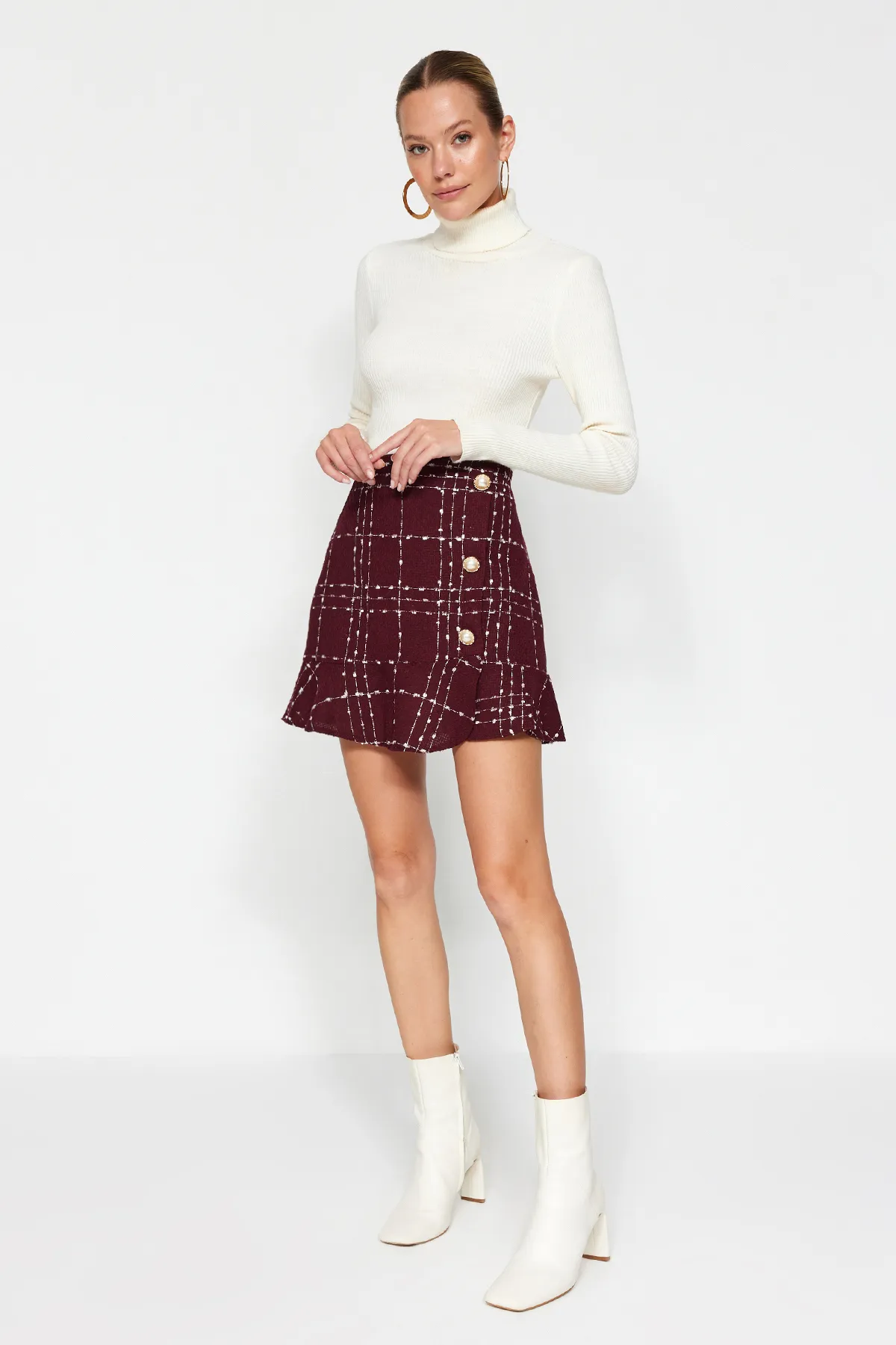 Trendyol Collection  Burgunderroter geknöpfter Tweed-Stoffrock mit Volantspitze und Mini-Webrock TWOAW22ET0155
