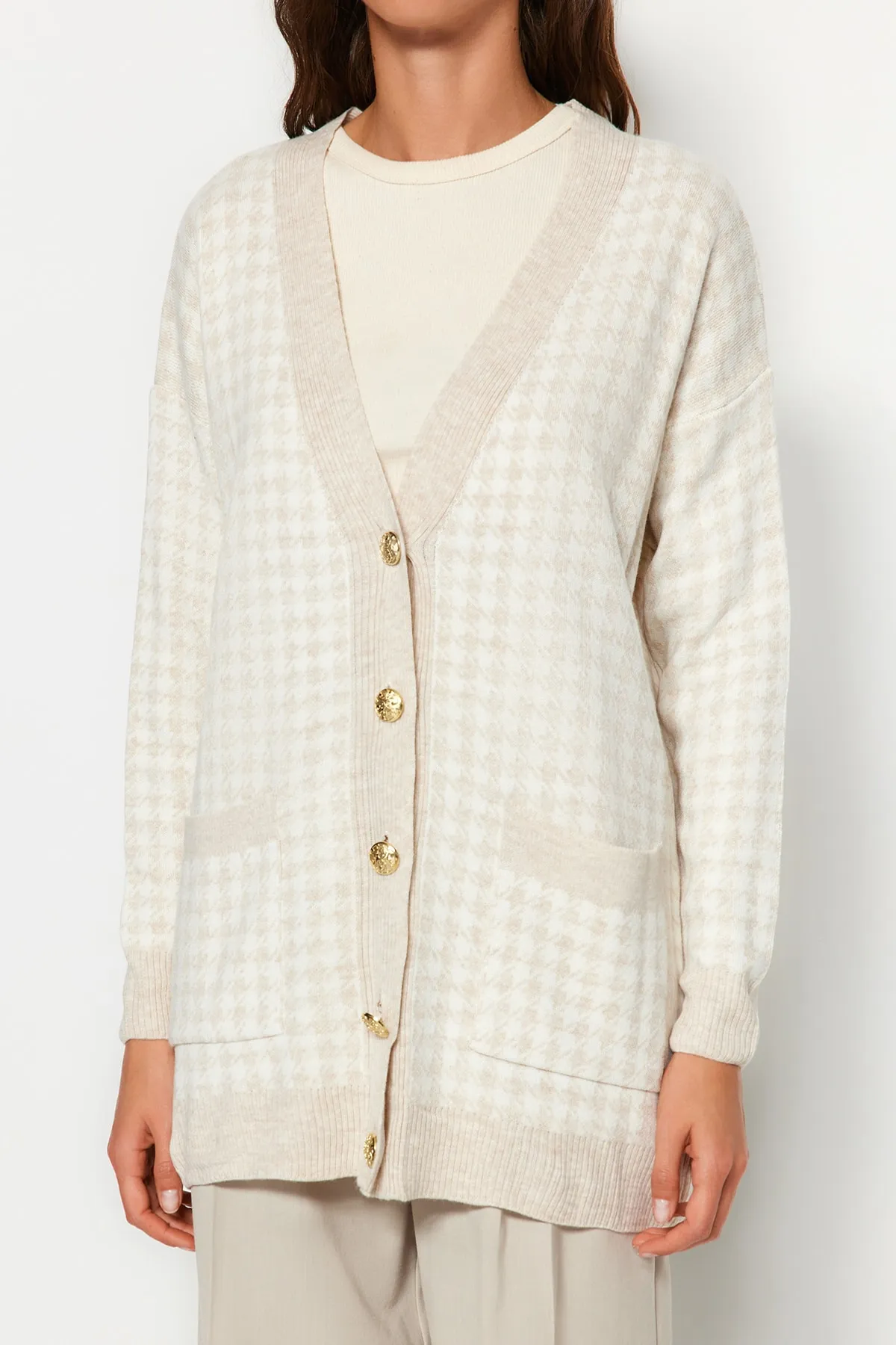 Trendyol Collection  Steinfarbener Strick-Cardigan mit weiter Passform TWOAW22HI0179