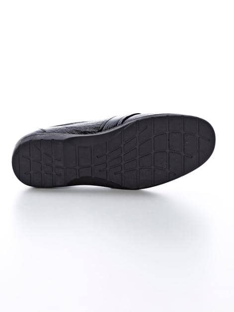 Slipper in Lackoptik