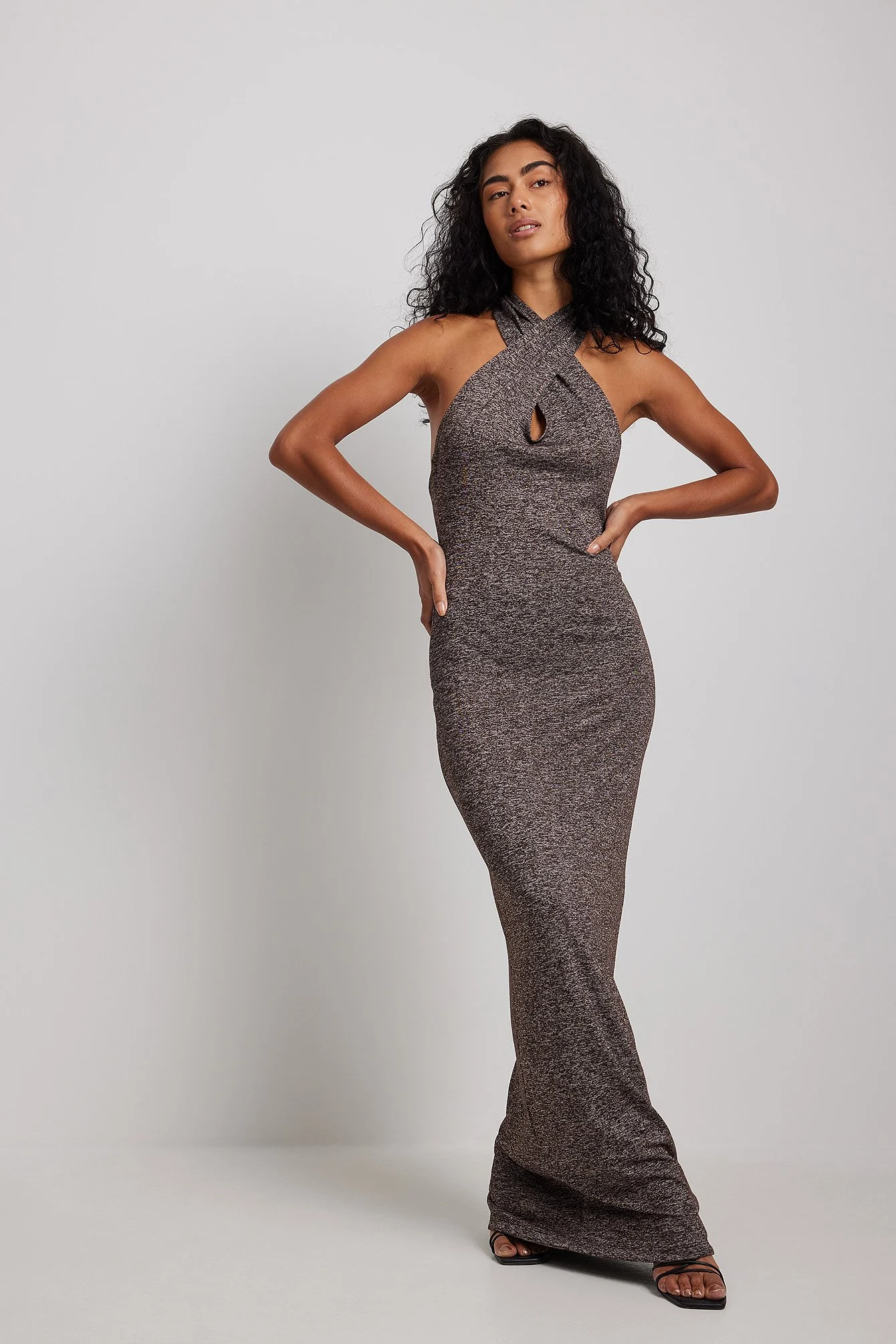 Langes Kleid mit Twist-Detail