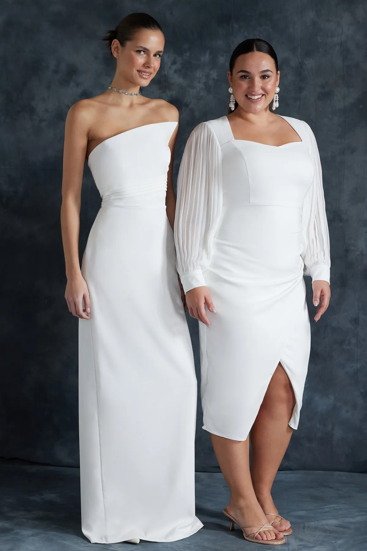 Trendyol Curve  Finike – Gewebtes weißes Kleid in Übergröße