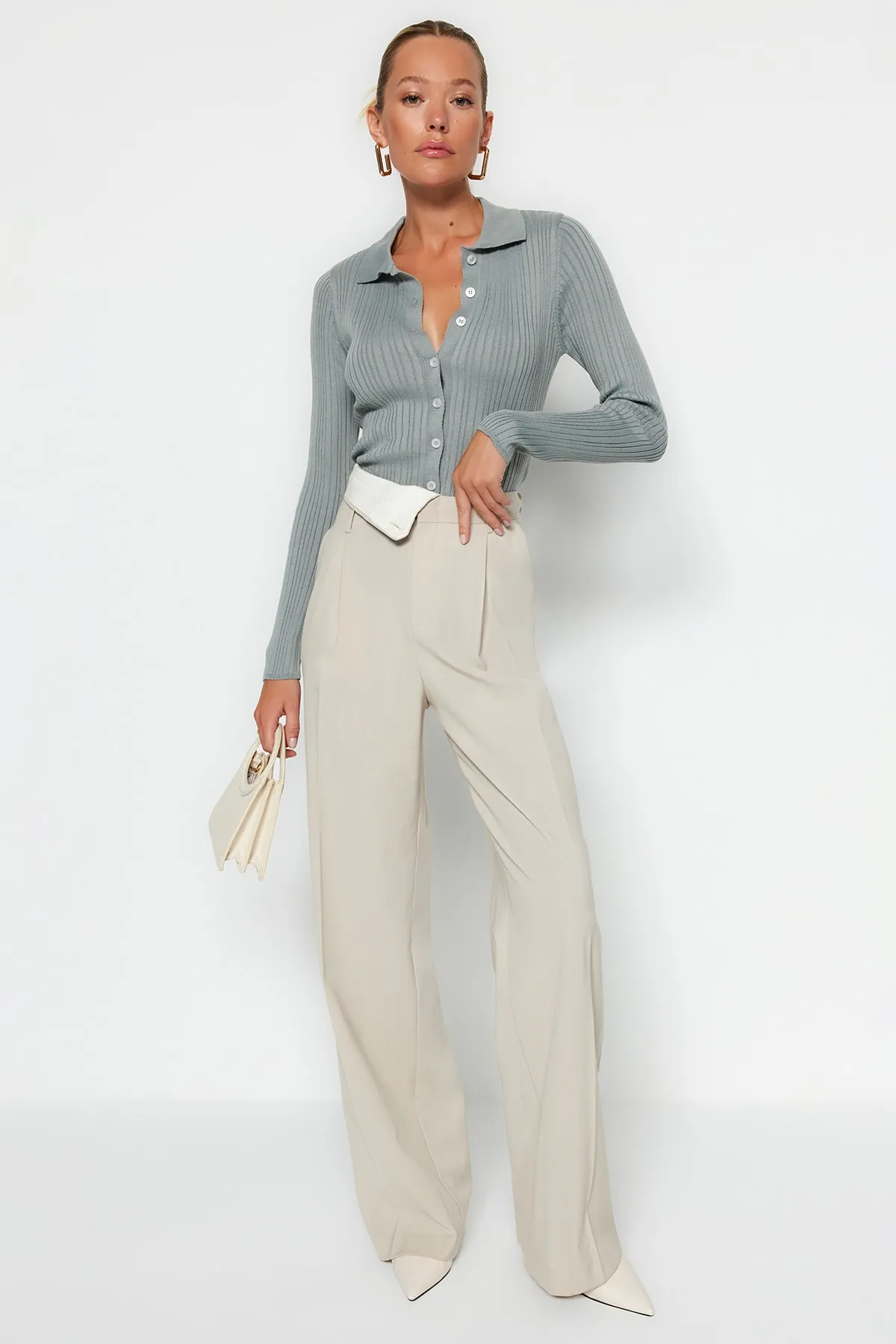 Trendyol Collection  Grauer Strickcardigan mit Polokragen TWOAW20HI0070