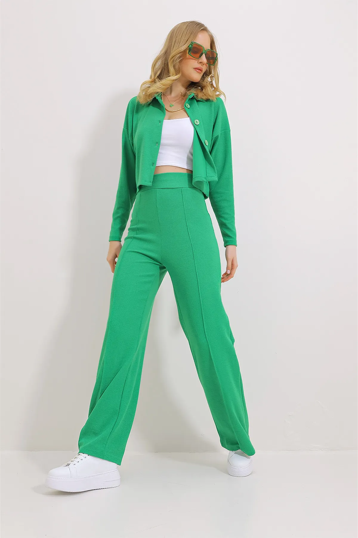 Trend Alaçatı Stili  Grünes Thessaloniki-Strick-Crop-Hemd und Grassy-Palazzo-Hose im Doppelset für Damen ALC-X11443