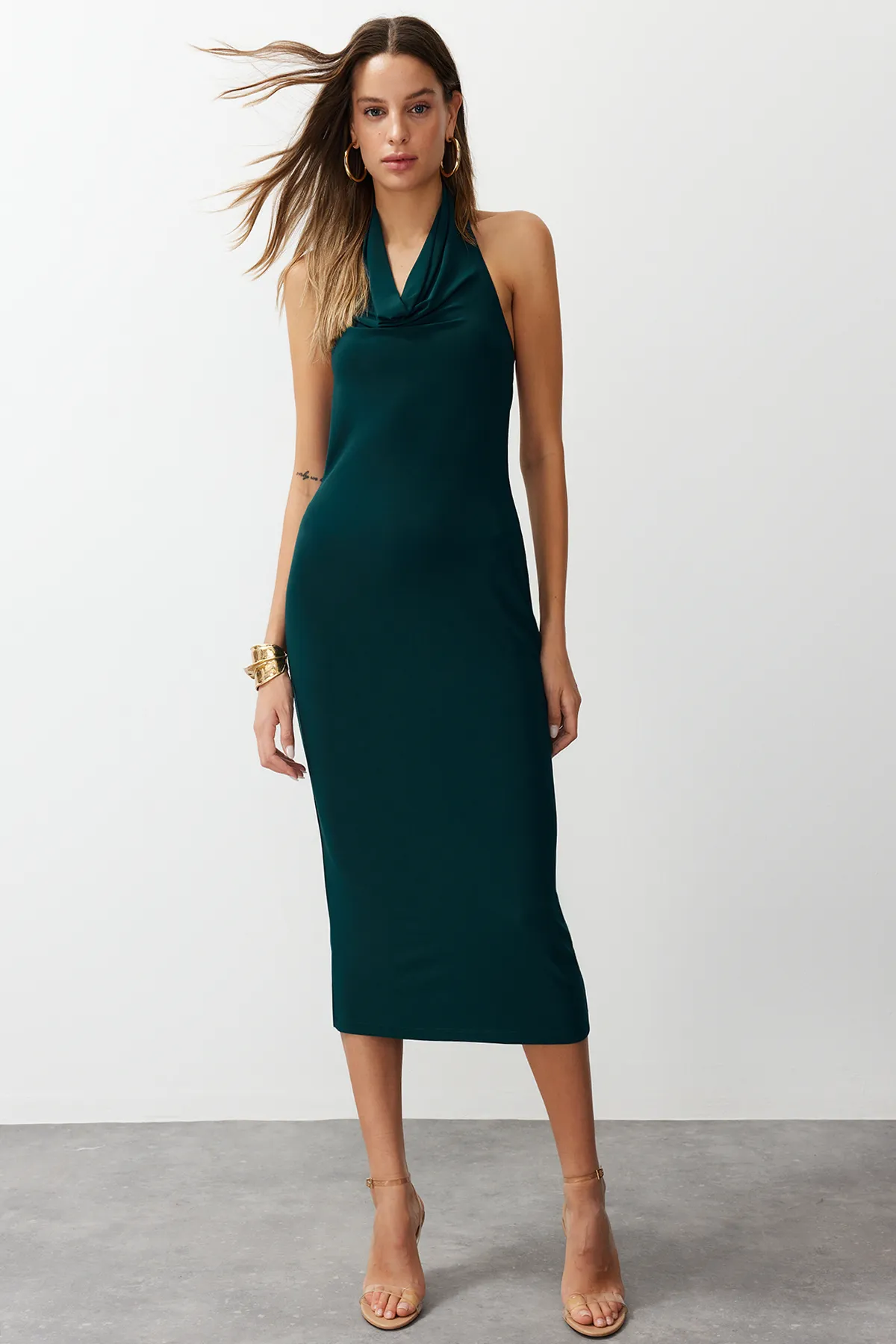 Trendyol Collection  Smaragdgrünes flexibles Strick-Midi-Bleistiftkleid mit Degaje-Kragen TWOSS24EL00106
